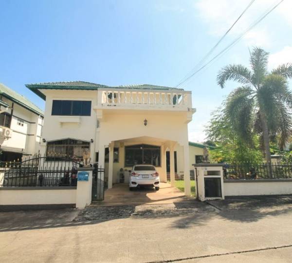 2 storey house for sale at Paradise Hill Village - East Pattaya 2 storey house for sale at Paradise Hill Village - East Pattaya