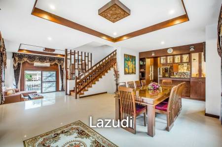 Hua Hin - Luxury Villa with great location + view