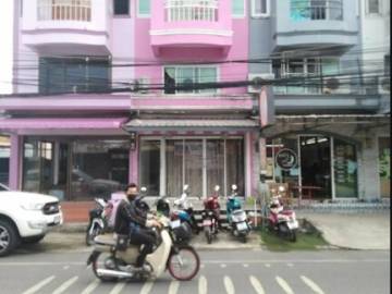 Shop house/commercial building. 3 Floors For Sale