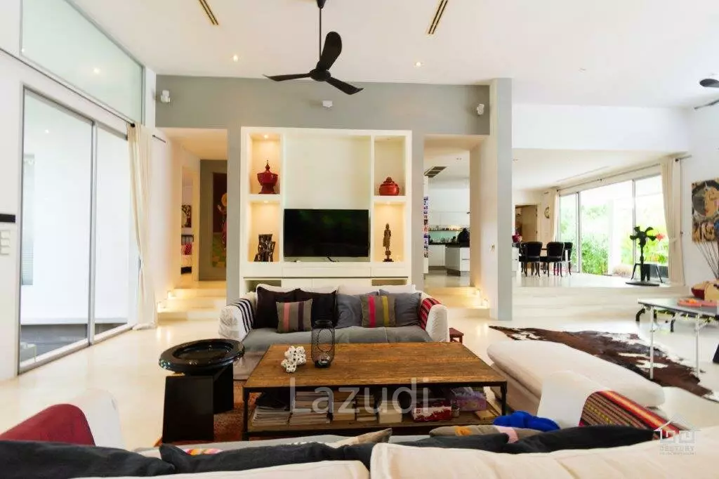 BAAN ING PHU : Designer and immaculate 8 Bed Pool Villa Estate.