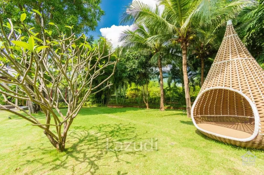 BAAN ING PHU : Designer and immaculate 8 Bed Pool Villa Estate.