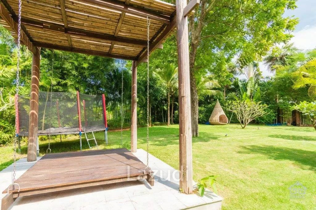 BAAN ING PHU : Designer and immaculate 8 Bed Pool Villa Estate.