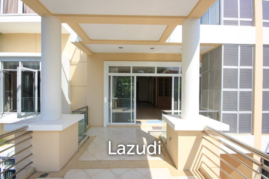 Stunning 2 Bed Great Priced Condo At Blue Lagoon Condo