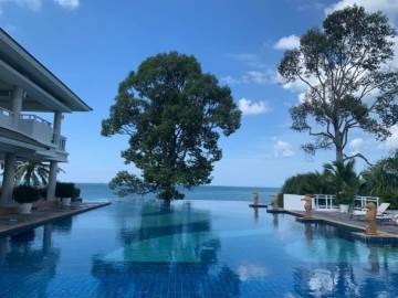 3 brs beachfront Villa for sale