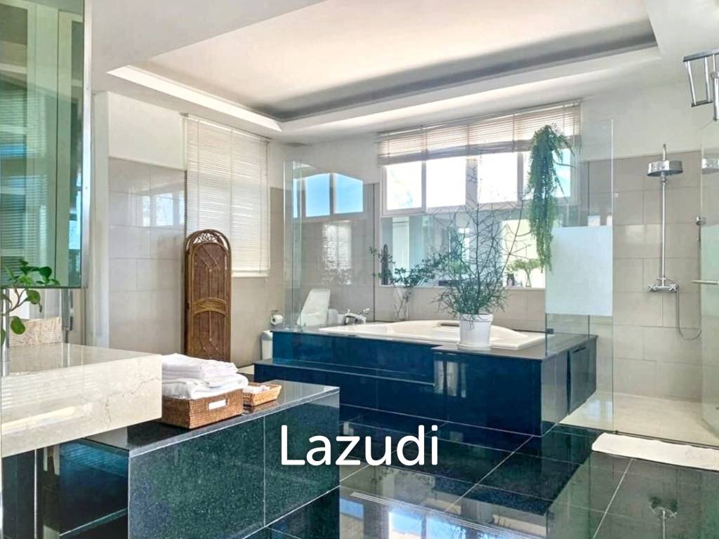 Luxurious Oceanview Villa in Baan Talay, Chonburi