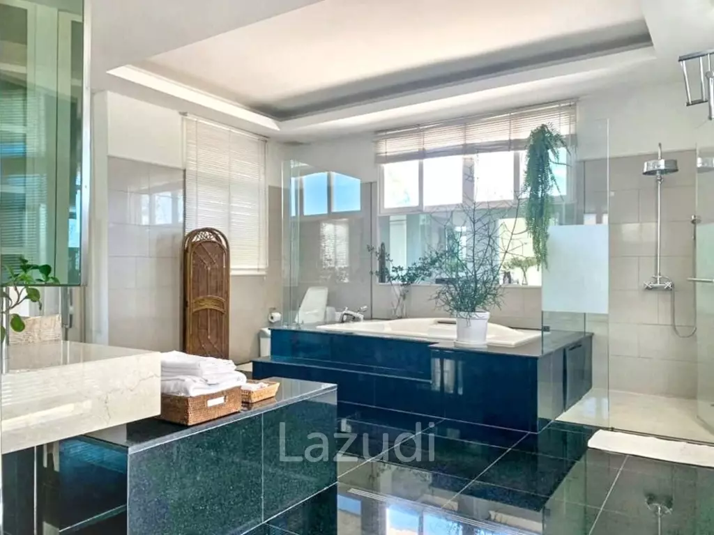 Luxurious Oceanview Villa in Baan Talay, Chonburi