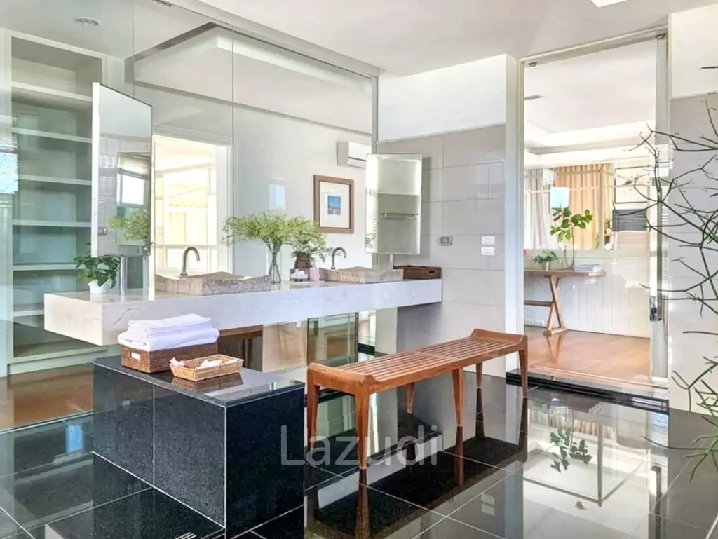 Luxurious Oceanview Villa in Baan Talay, Chonburi