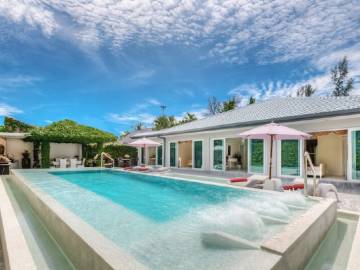 Spectacular villa close to Bangtao beach