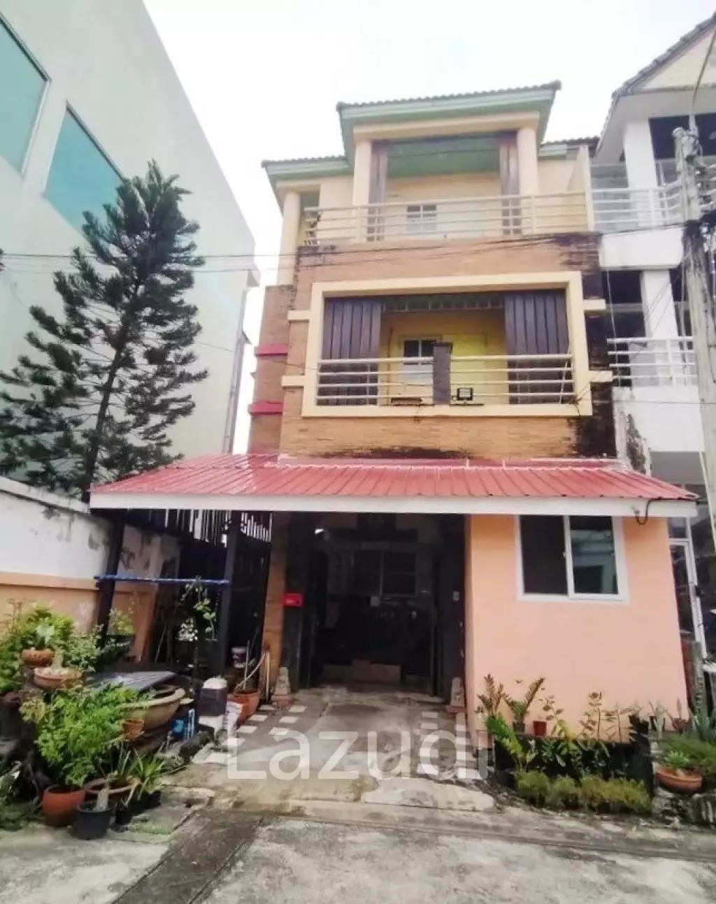 Townhouse for sale in Ramkamhaeng area