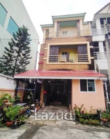 Townhouse for sale in Ramkamhaeng area