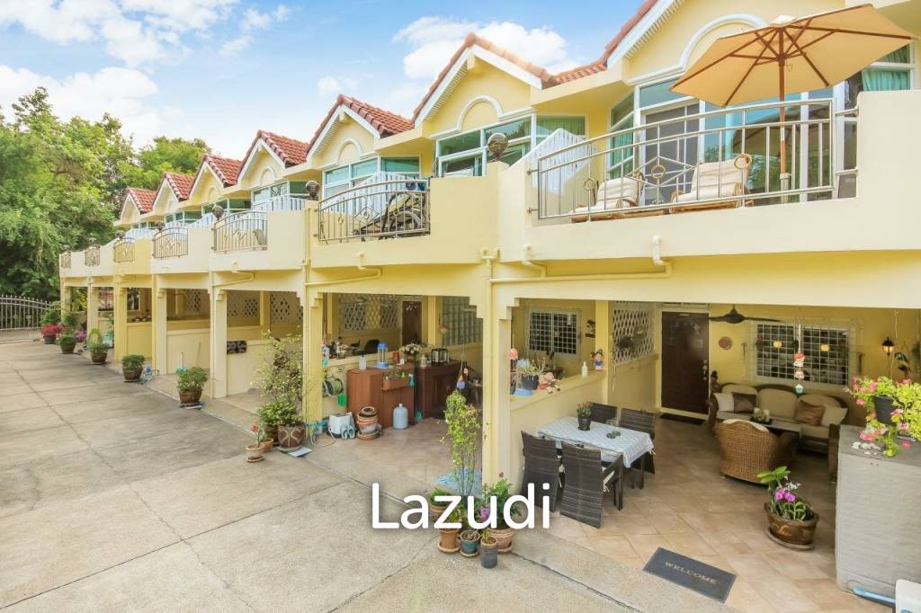 Two storey townhouse at Cha Am beach road