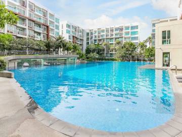 2 bedroom condo close to the beach