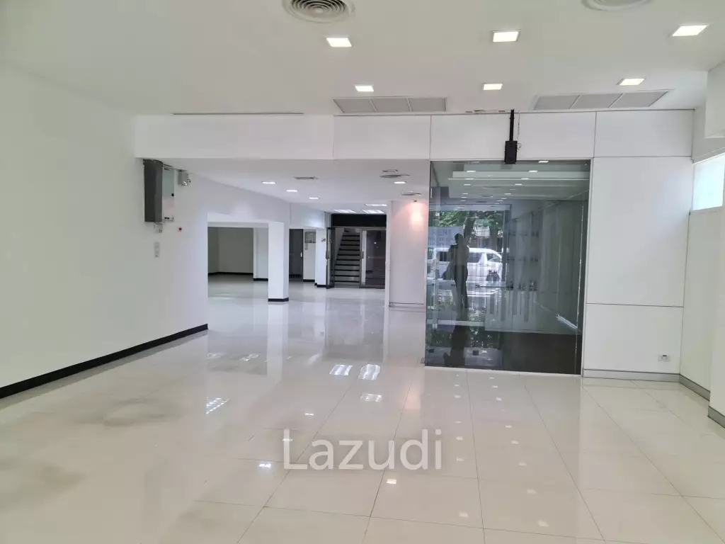 Office space next to Silom road for rent