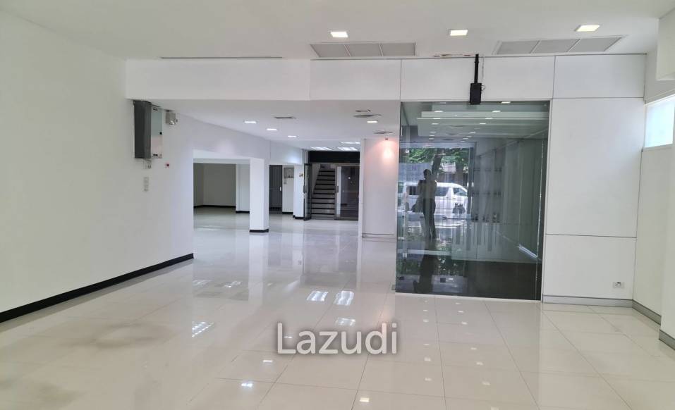 Office space next to Silom road for rent