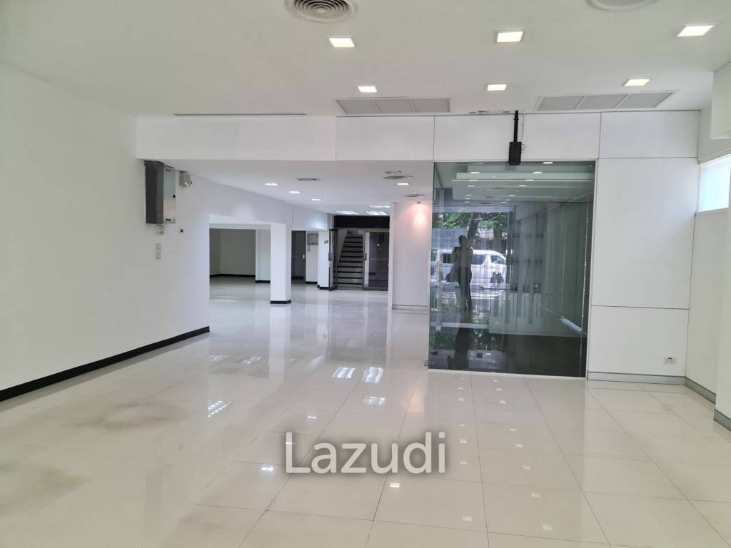 Office space next to Silom road for rent
