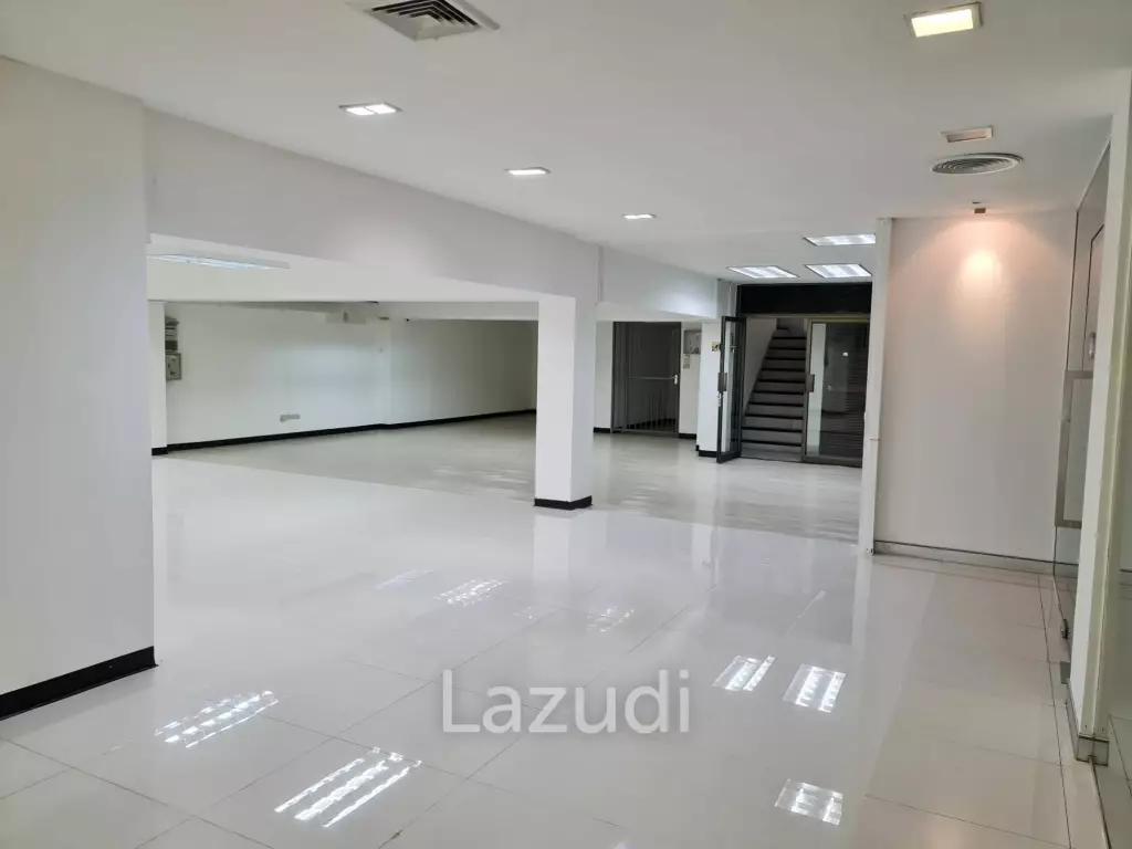 Office space next to Silom road for rent
