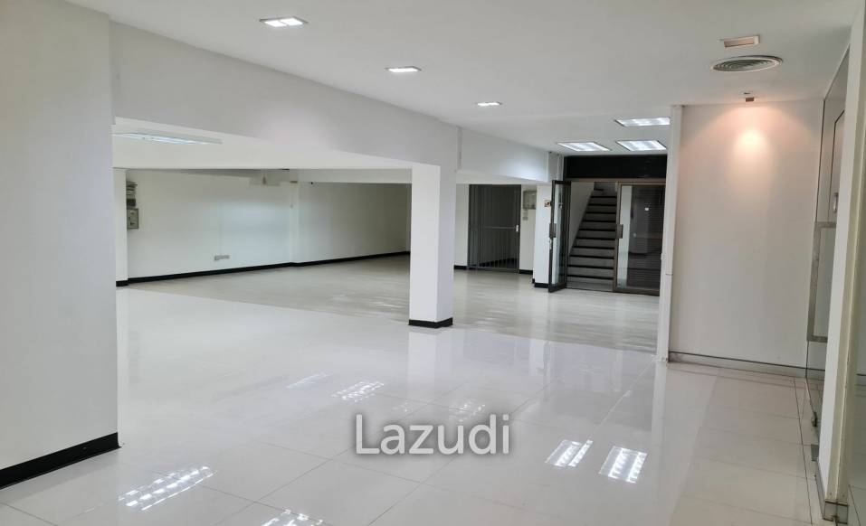 Office space next to Silom road for rent