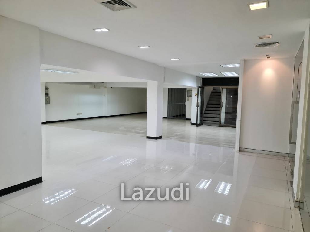 Office space next to Silom road for rent