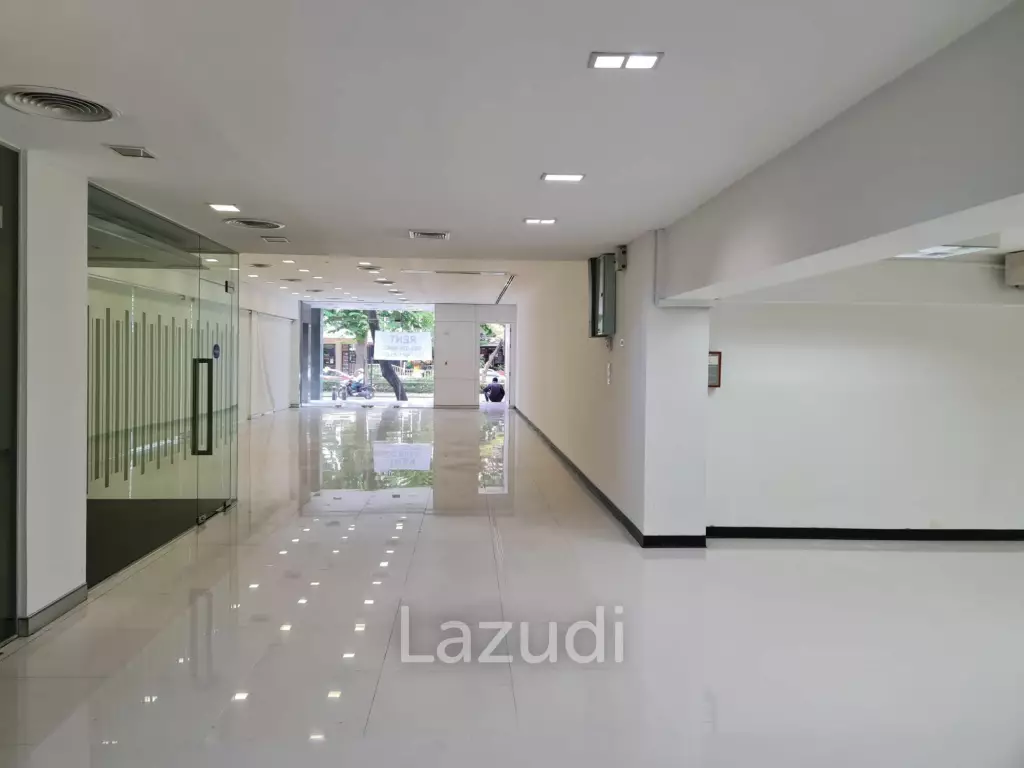 Office space next to Silom road for rent
