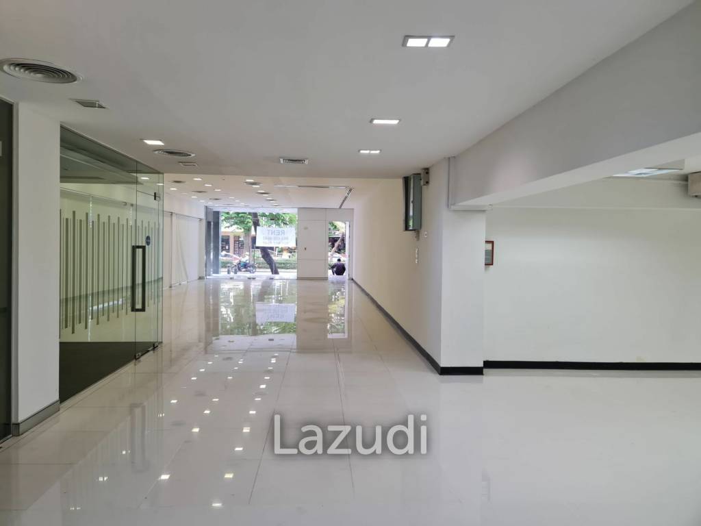 Office space next to Silom road for rent