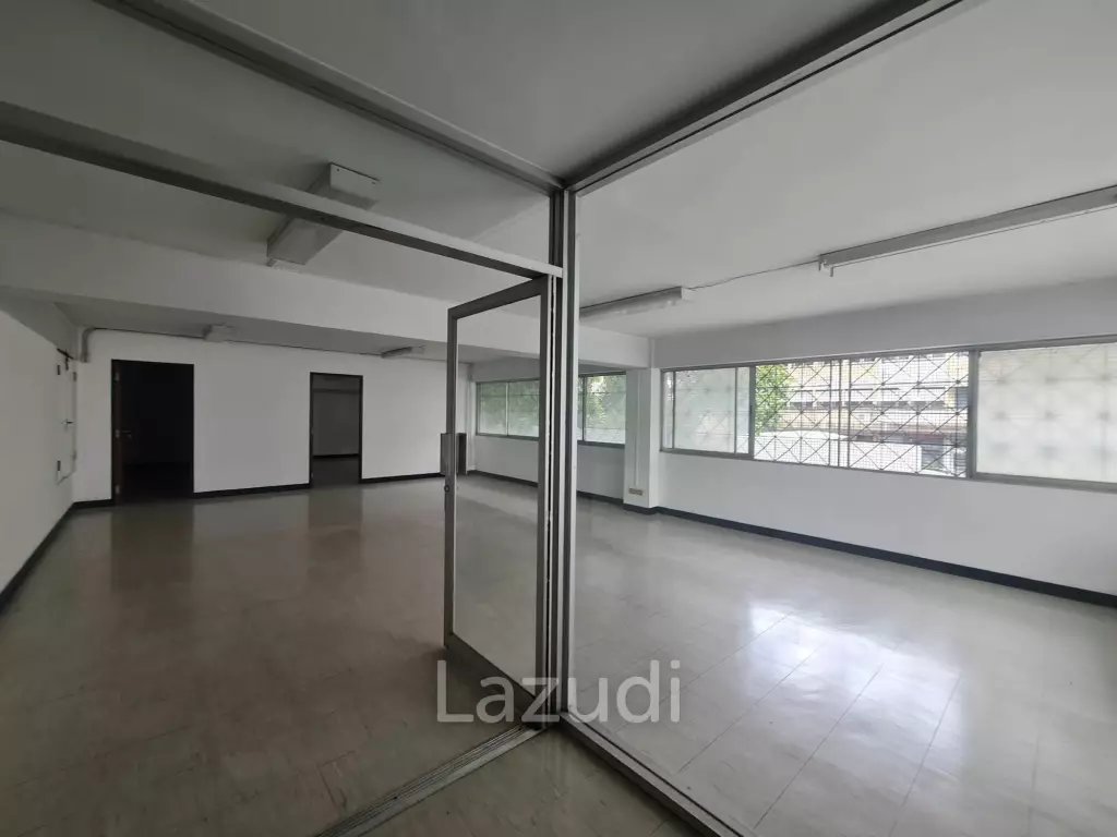 Office space next to Silom road for rent