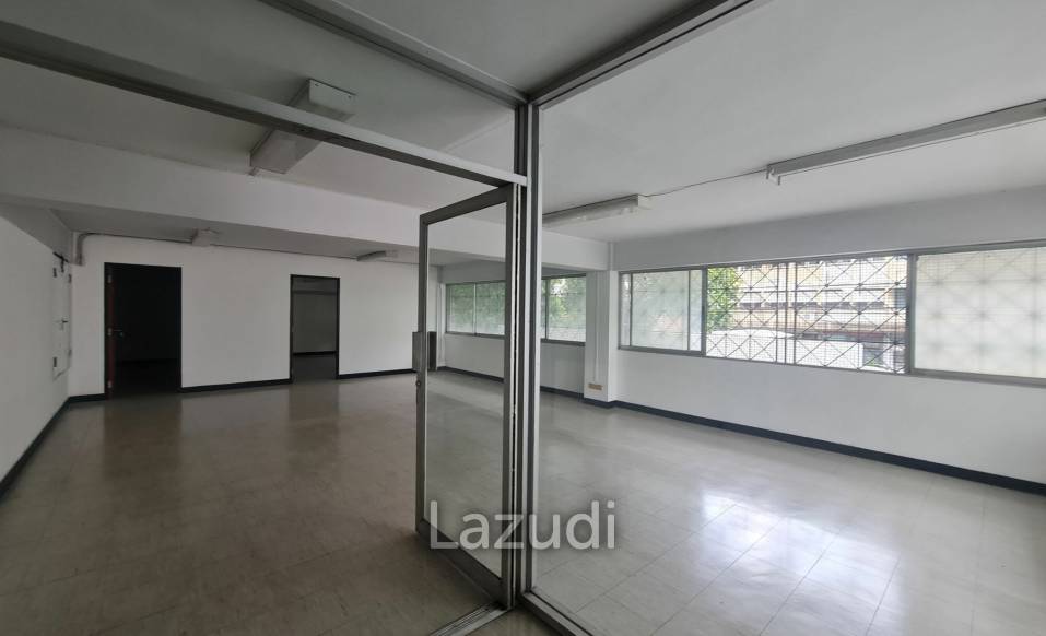 Office space next to Silom road for rent