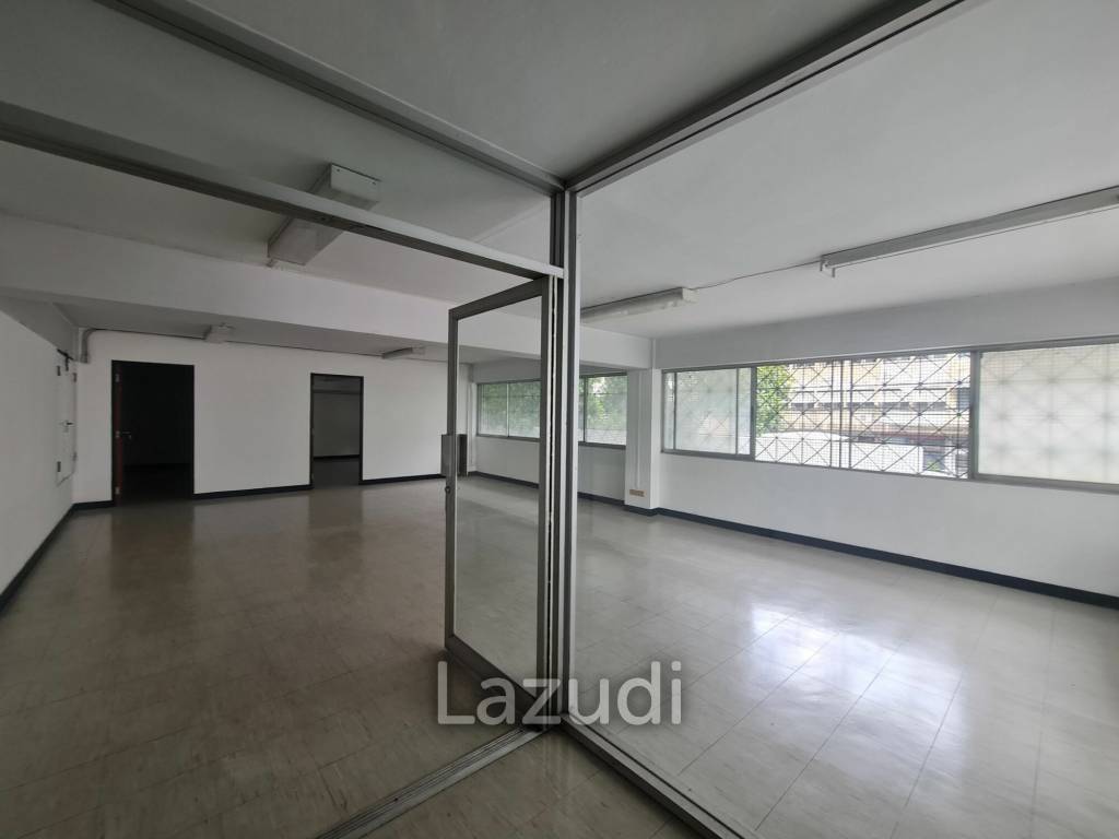 Office space next to Silom road for rent