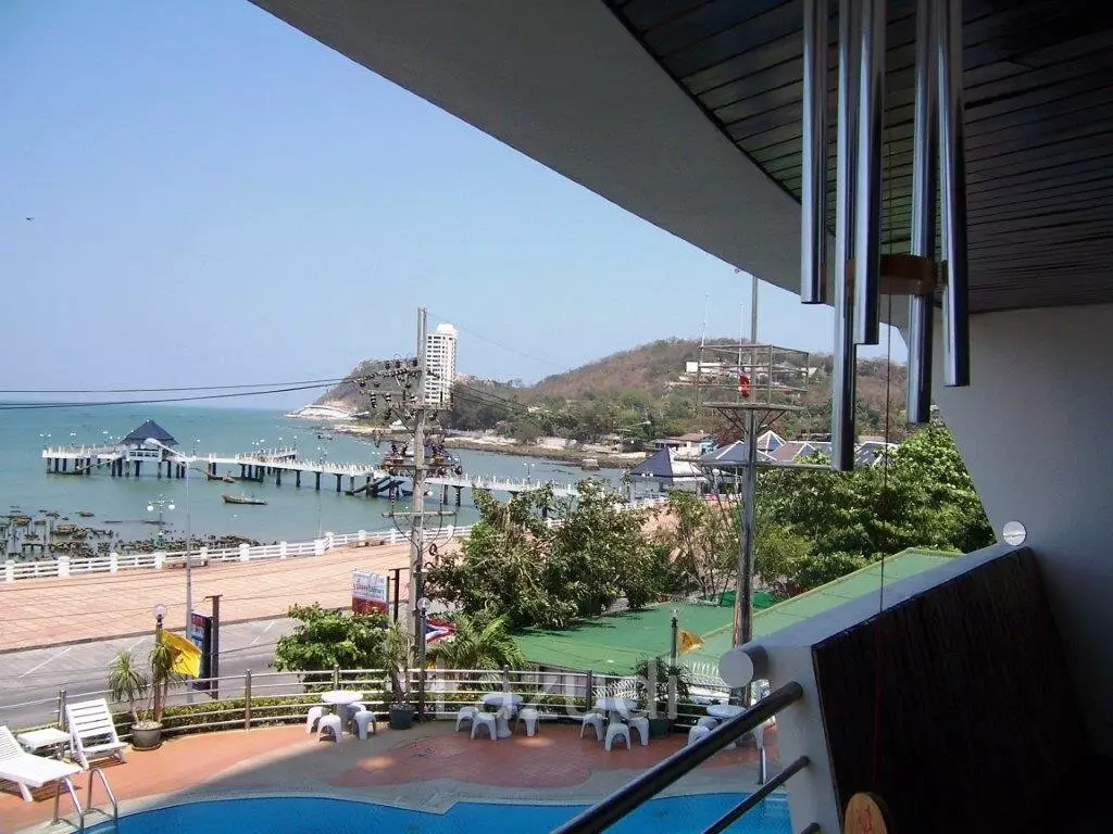 Pool, Ocean, Mountain view 70sqm, Studio.