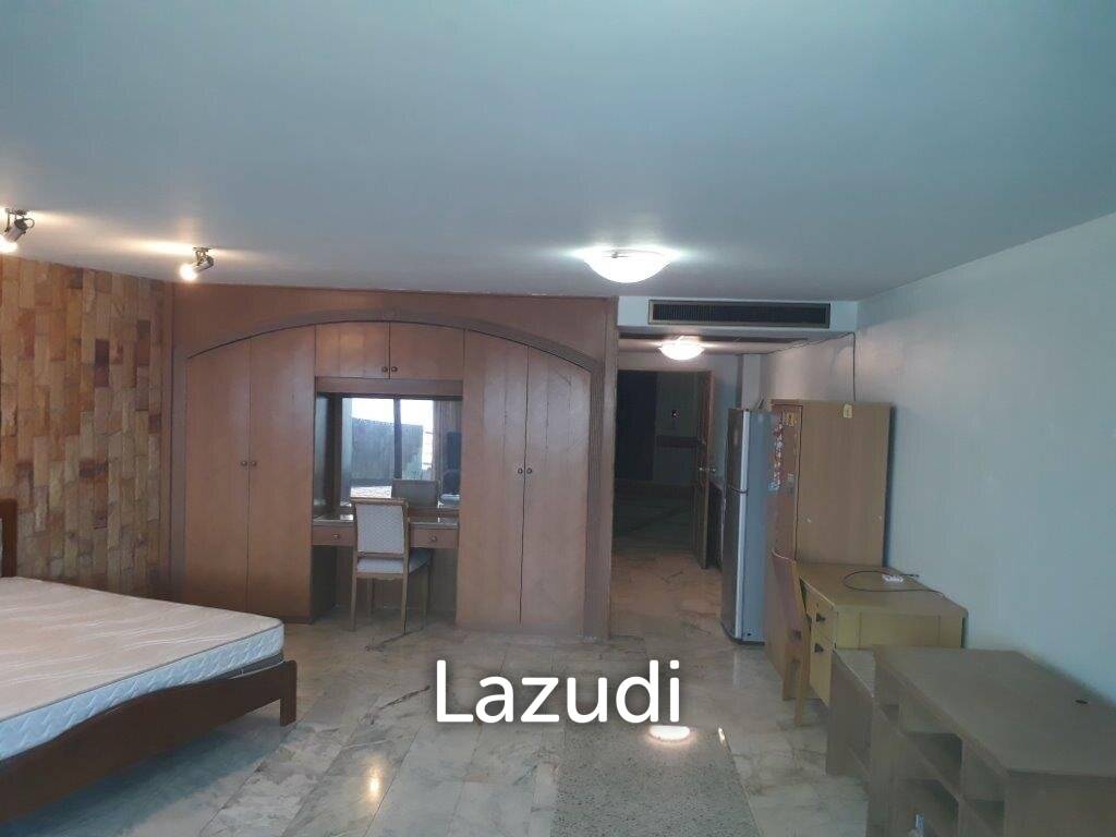 Pool, Ocean, Mountain view 70sqm, Studio.