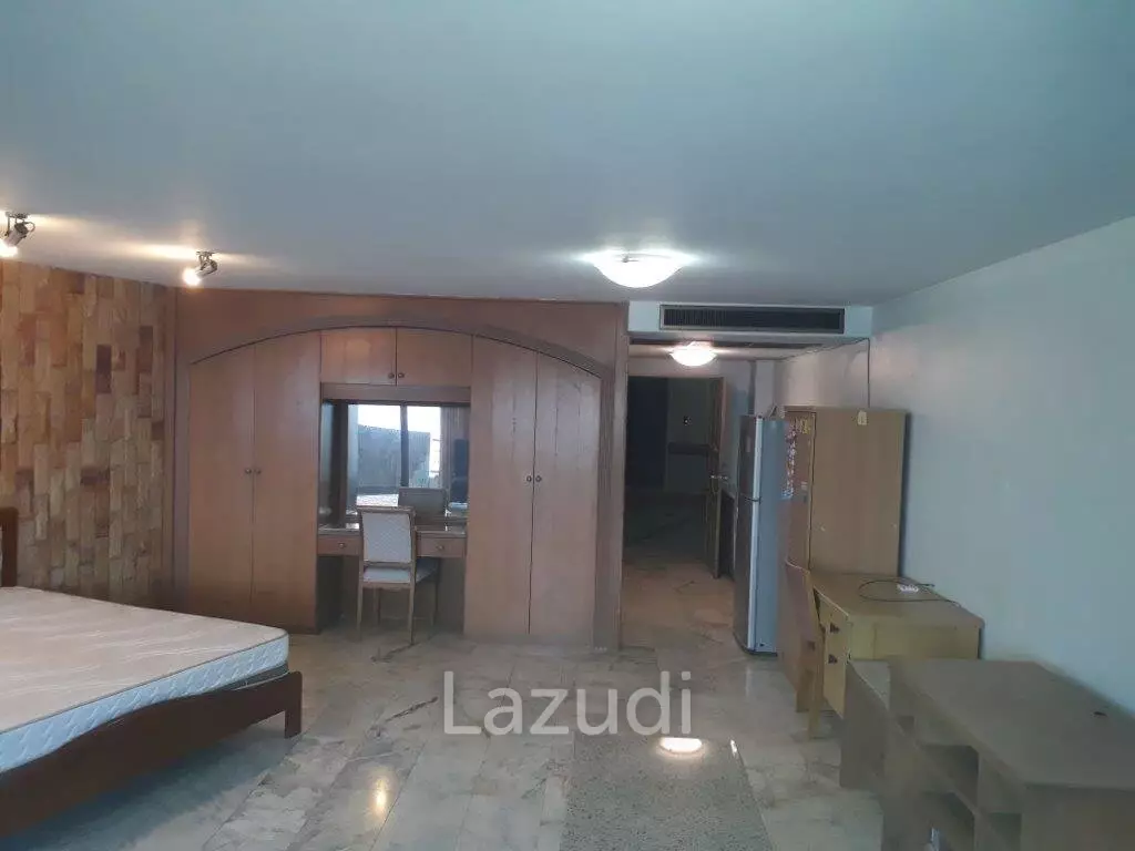 Pool, Ocean, Mountain view 70sqm, Studio.