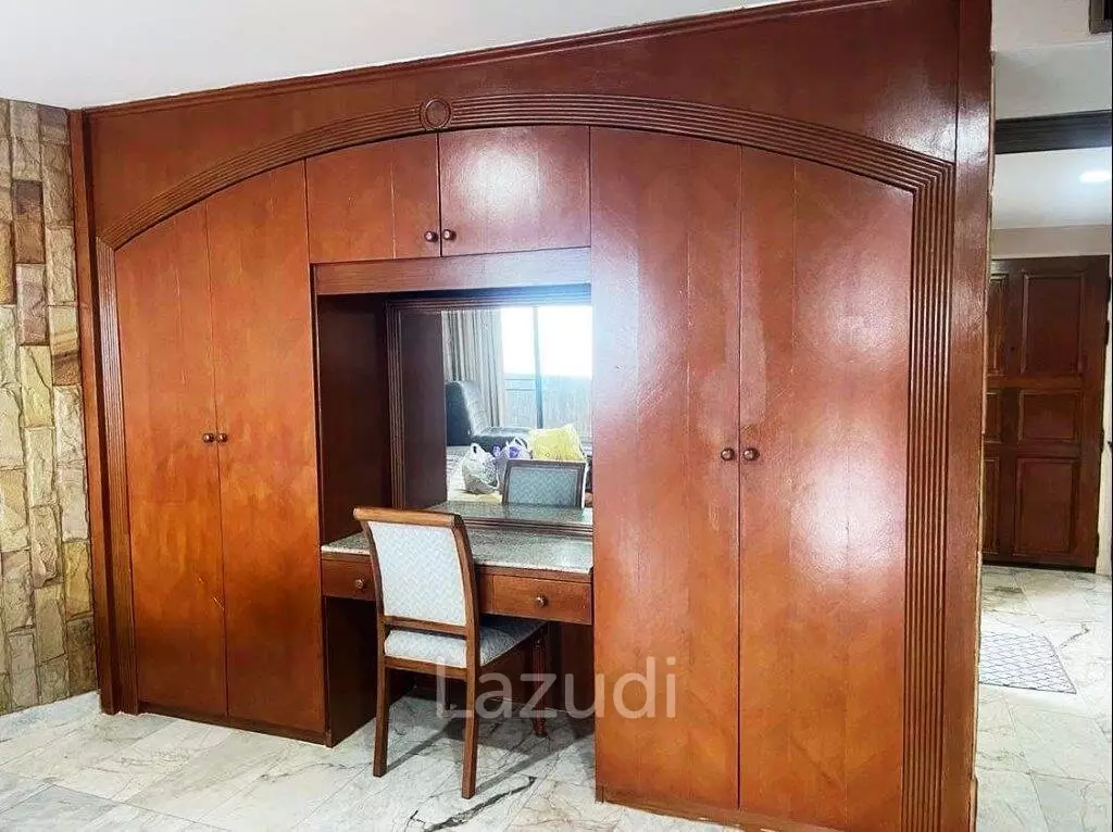 Pool, Ocean, Mountain view 70sqm, Studio.