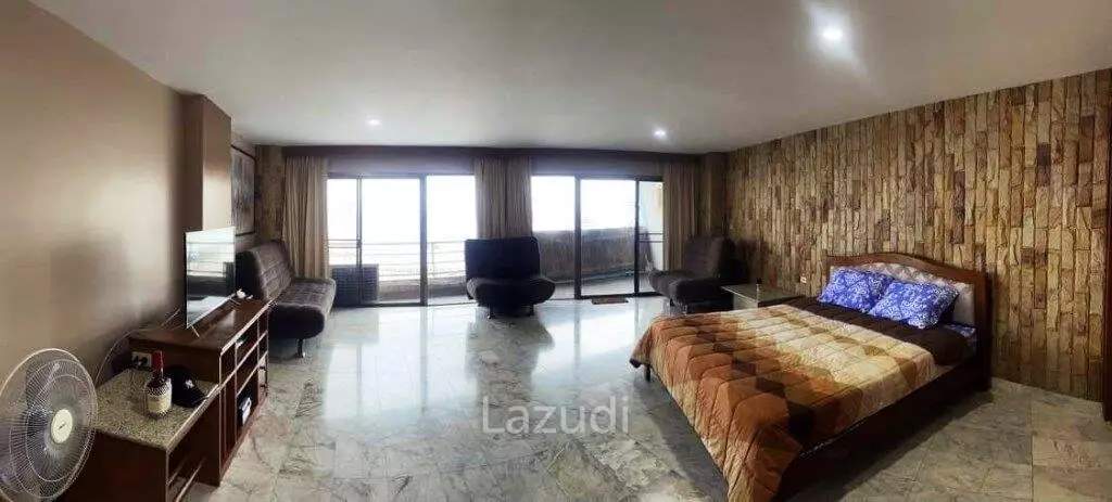 Pool, Ocean, Mountain view 70sqm, Studio.