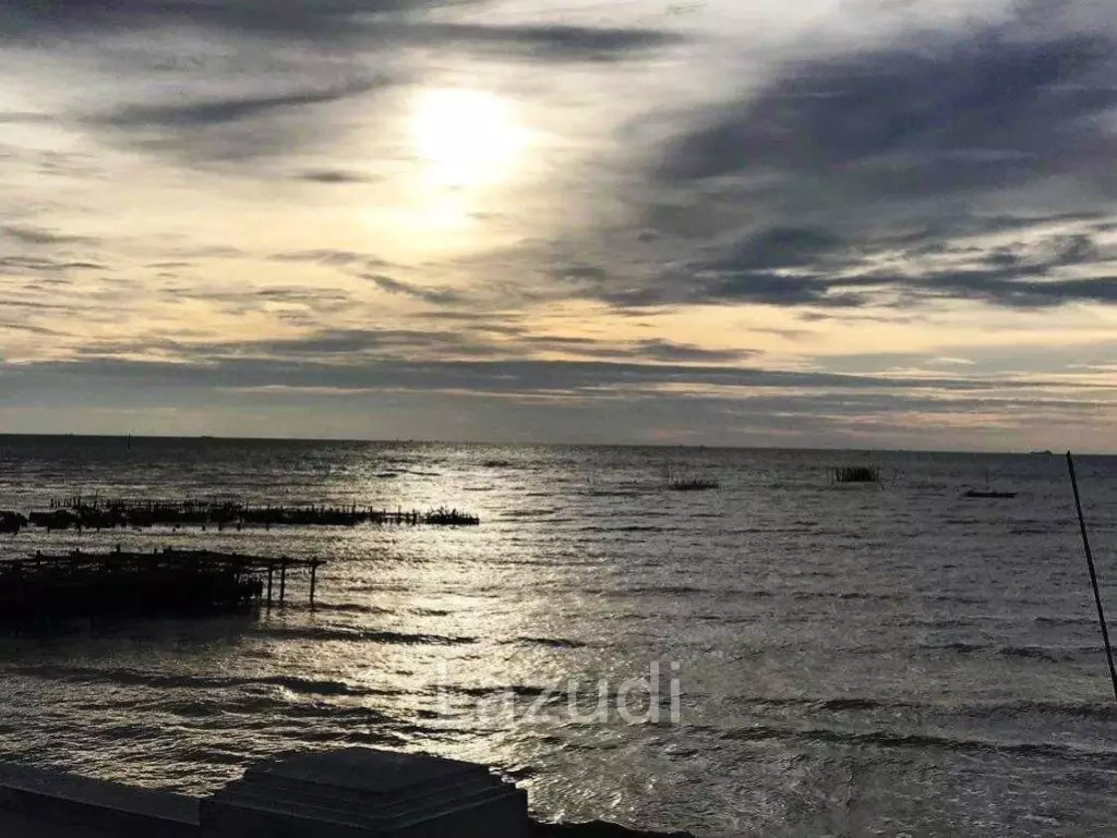 Pool, Ocean, Mountain view 70sqm, Studio.
