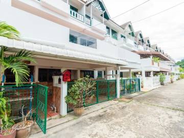 Great Value 3 storey house near the beach