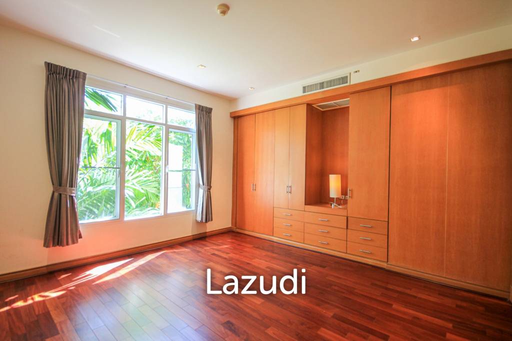 Stunning 2 Bed Great Priced Condo At Blue Lagoon Condo