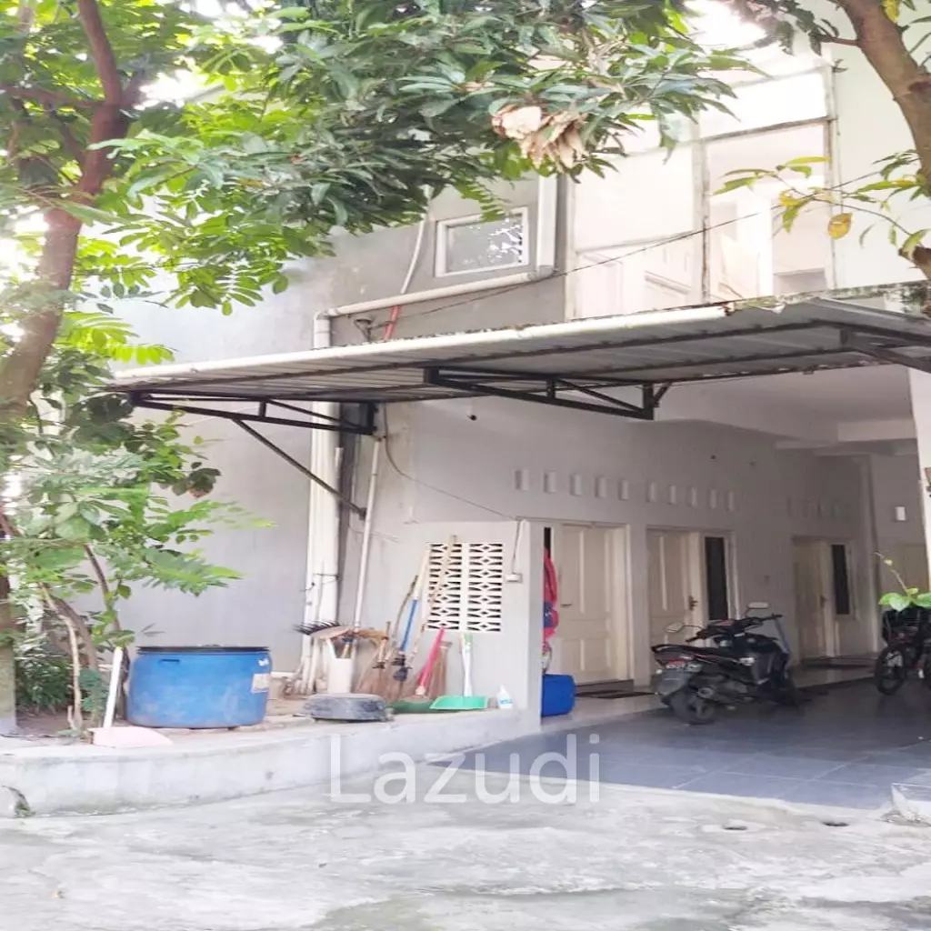 Kost Dekat Bandara Adisutjipto, XT Square, Gembira Loka Zoo dan Universitas Ahmad Dahlan