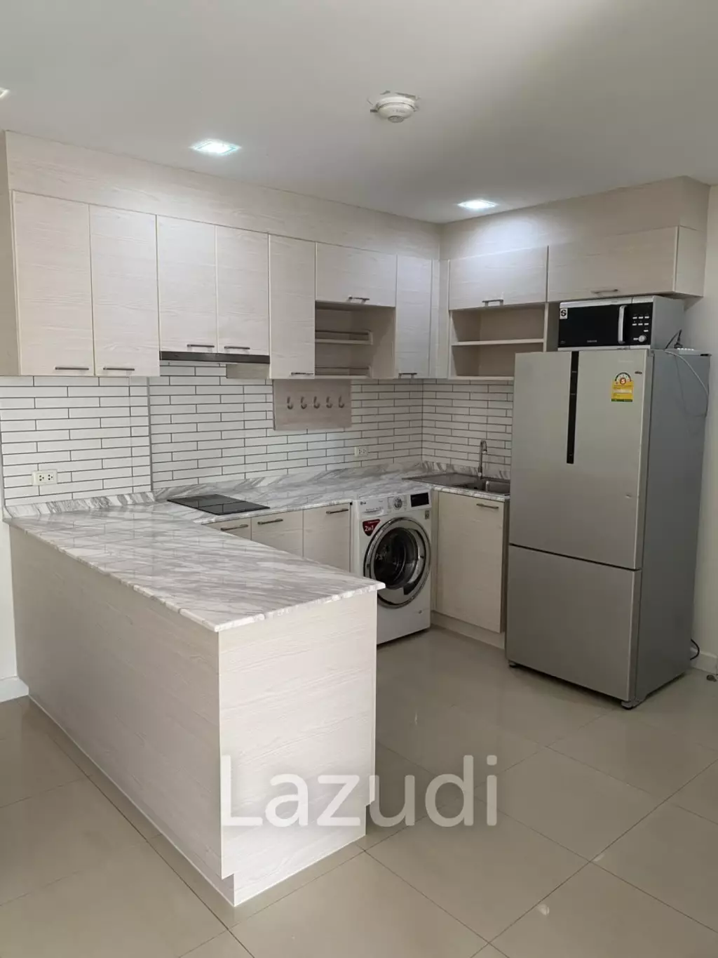 77.3 Sqm 2 Bed 2 Bath Sathorn Plus - By The Garden