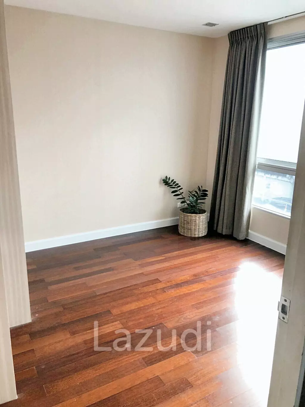 77.3 Sqm 2 Bed 2 Bath Sathorn Plus - By The Garden