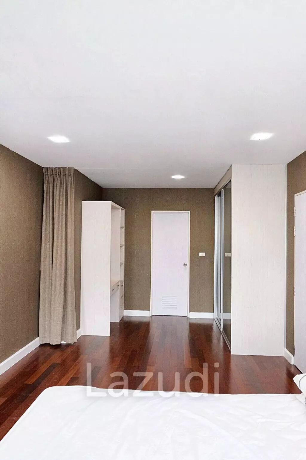 77.3 Sqm 2 Bed 2 Bath Sathorn Plus - By The Garden