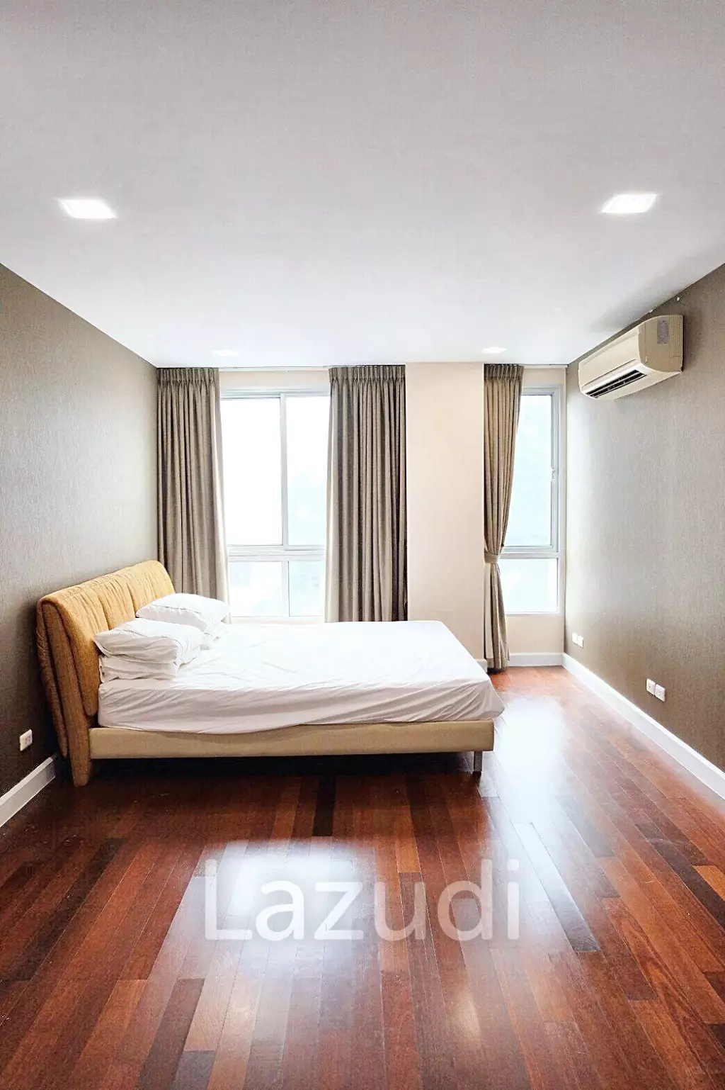 77.3 Sqm 2 Bed 2 Bath Sathorn Plus - By The Garden