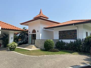 Well located home on Banyan Residence