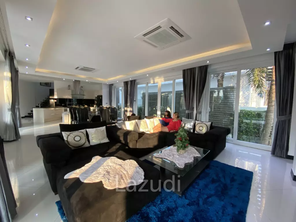 5 bed 450 SQM Palm Oasis Pool Villa