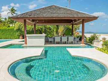 4 Bedroom Beachfront Pool Villa in Hua Thanon