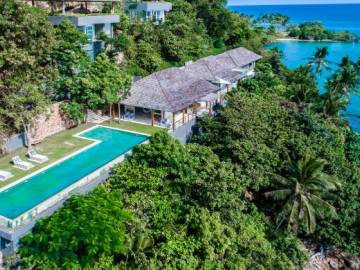 Unique Headland 6-Bedroom Villa on Laem Sor Bay