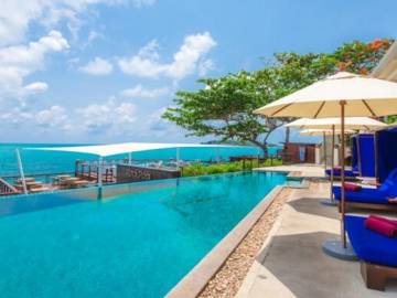 Beautiful 4 Bedroom Beachfront Villa in Choeng Mon