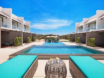 Contemporary 2 Bedroom Houses by Choeng Mon Beach