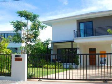 Modern 3 Bedroom Villas in Secure Bangrak Community