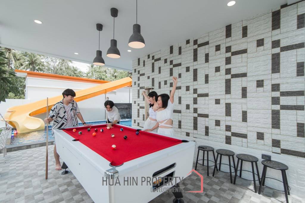 6,590,000 thb pool villa/party villa  4 bedrooms 5 bathrooms 300 SWM