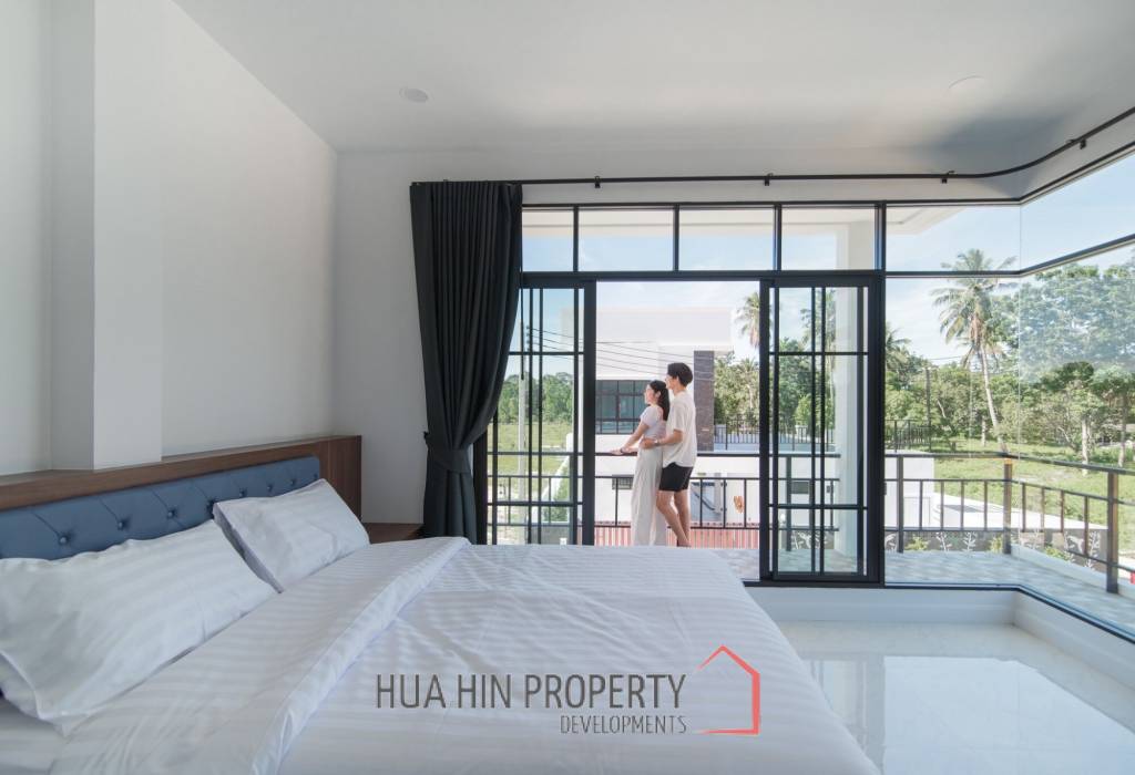6,590,000 thb pool villa/party villa  4 bedrooms 5 bathrooms 300 SWM