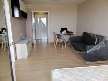 Plum Condo Studio type for rent